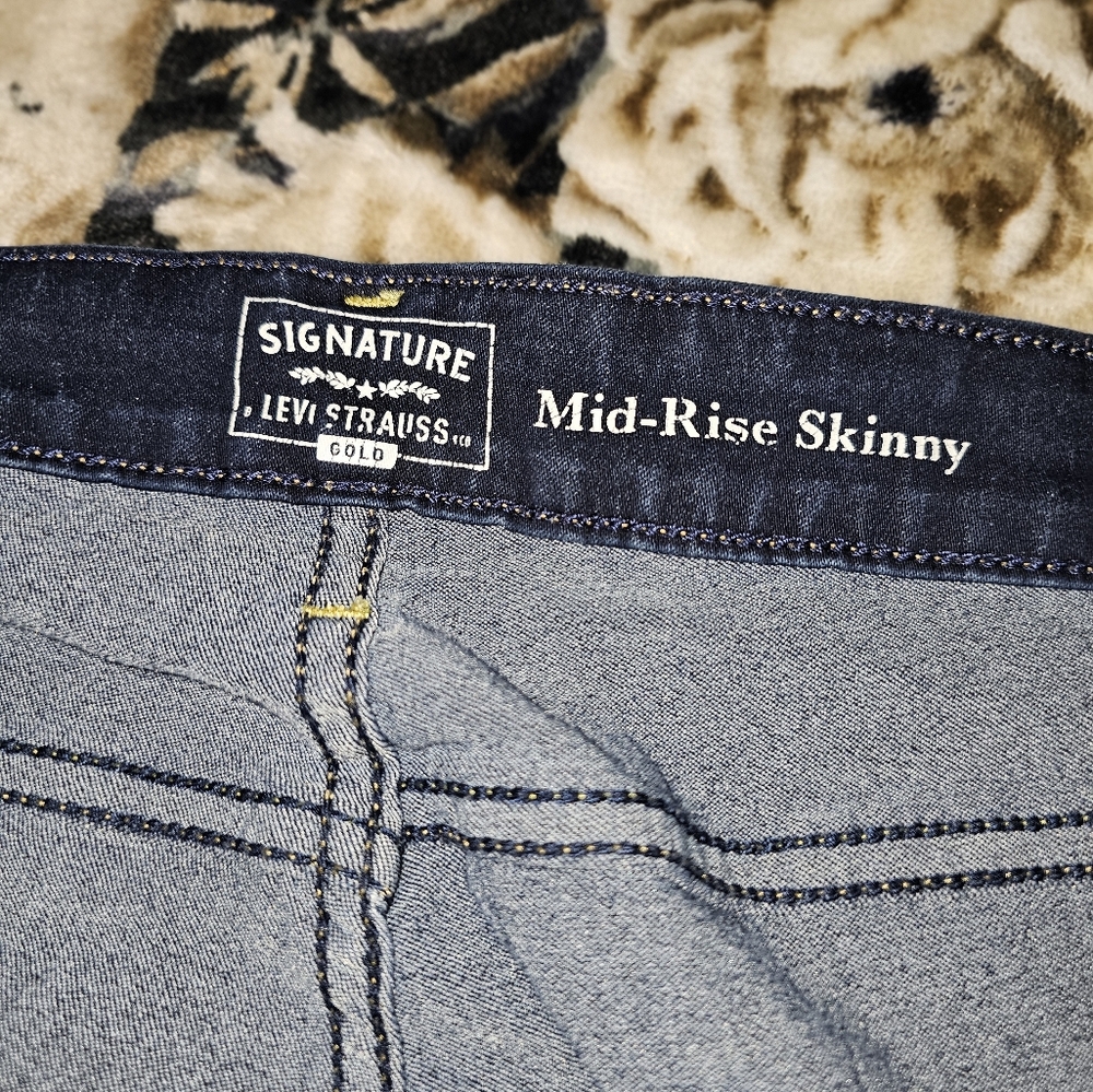 Levi's Mid-Rise skinny jeggings